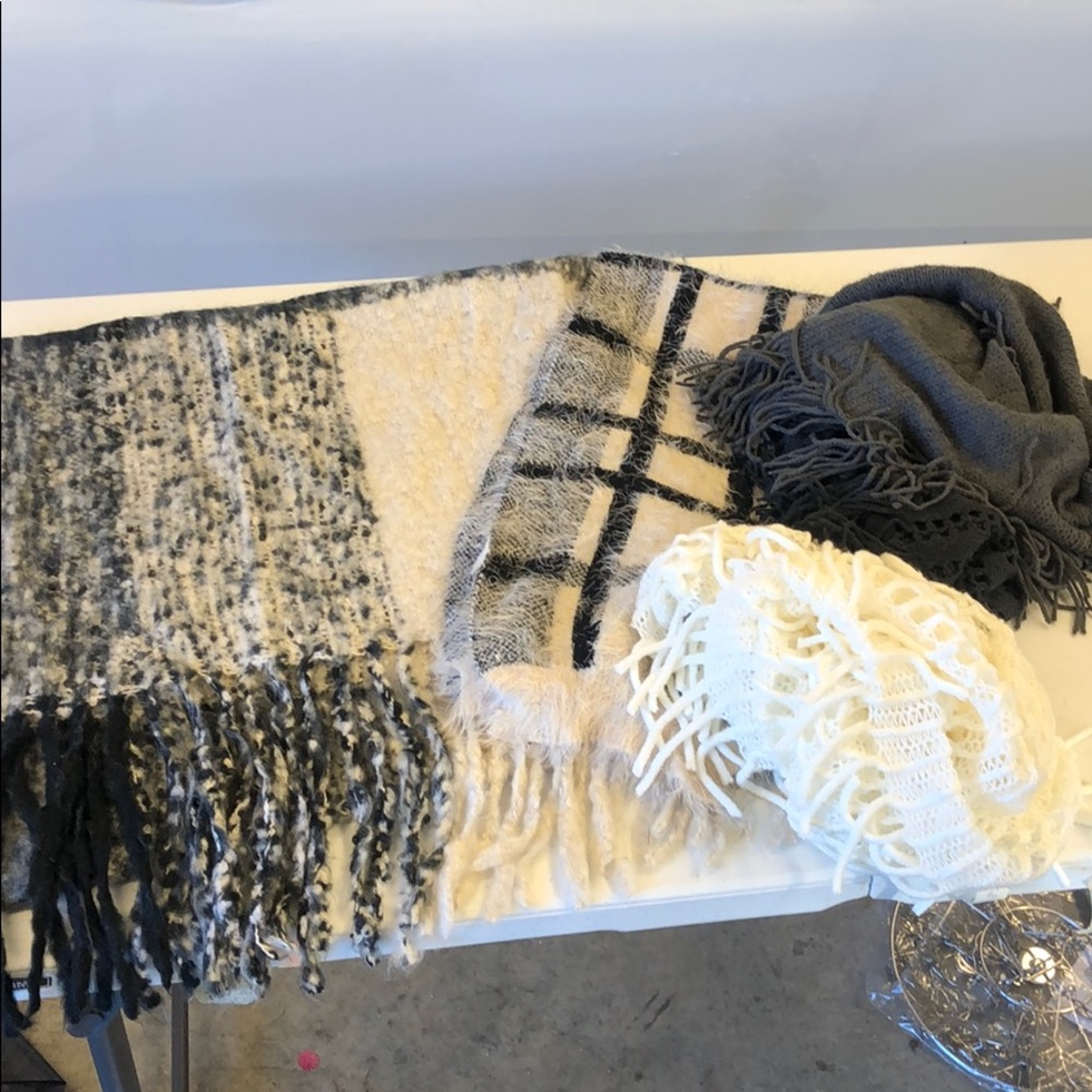 Scarf 4 pack.